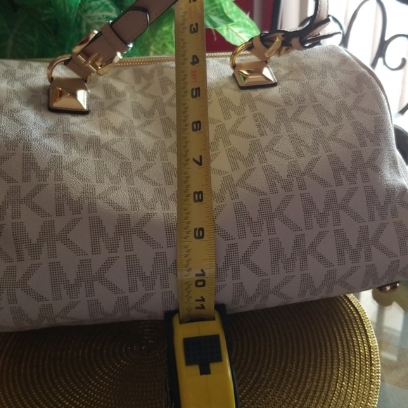PRICE REDUCED LARGE  Grayson vanilla satchel  bag - Picture 8 of 8